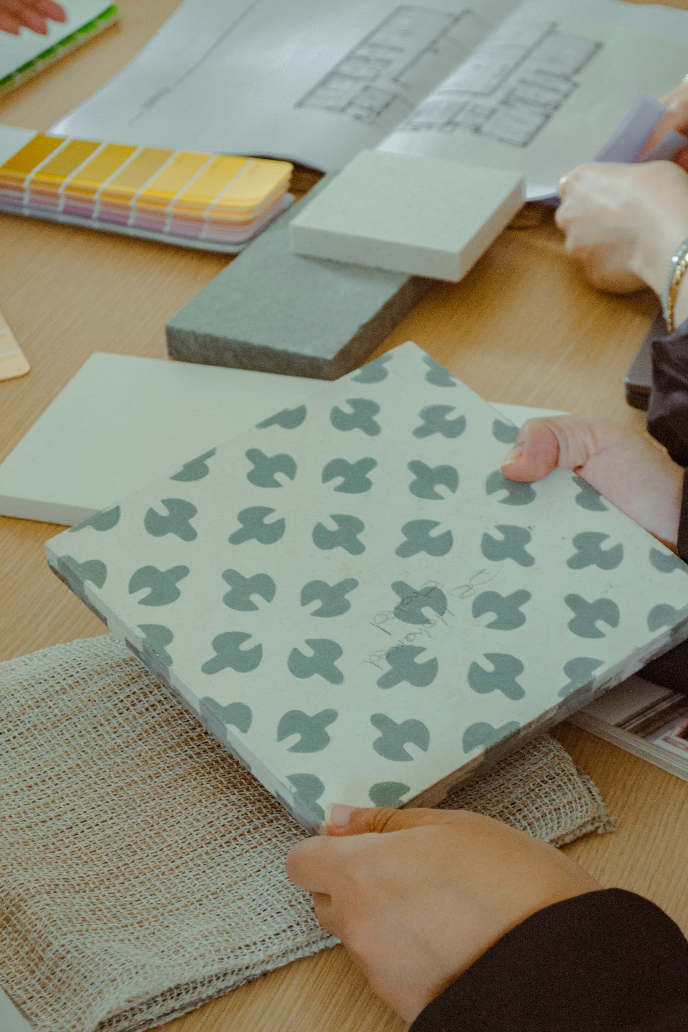 Tile and material palette selection on desk